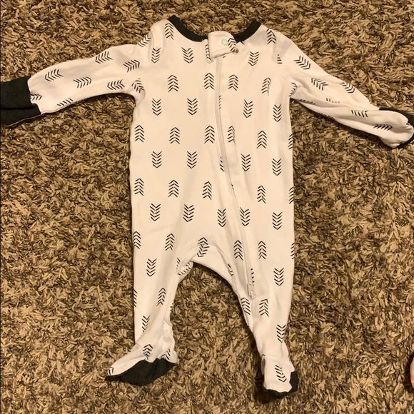 Newborn footie onesie - Picture 1 of 1